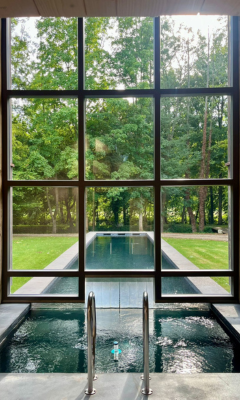 Piscine en intérieur d'un manoir