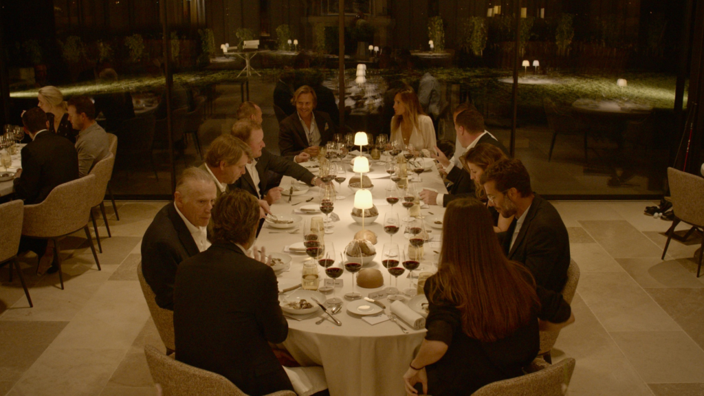 Table pendant une dégustation de vin et un Dîner gastronomique