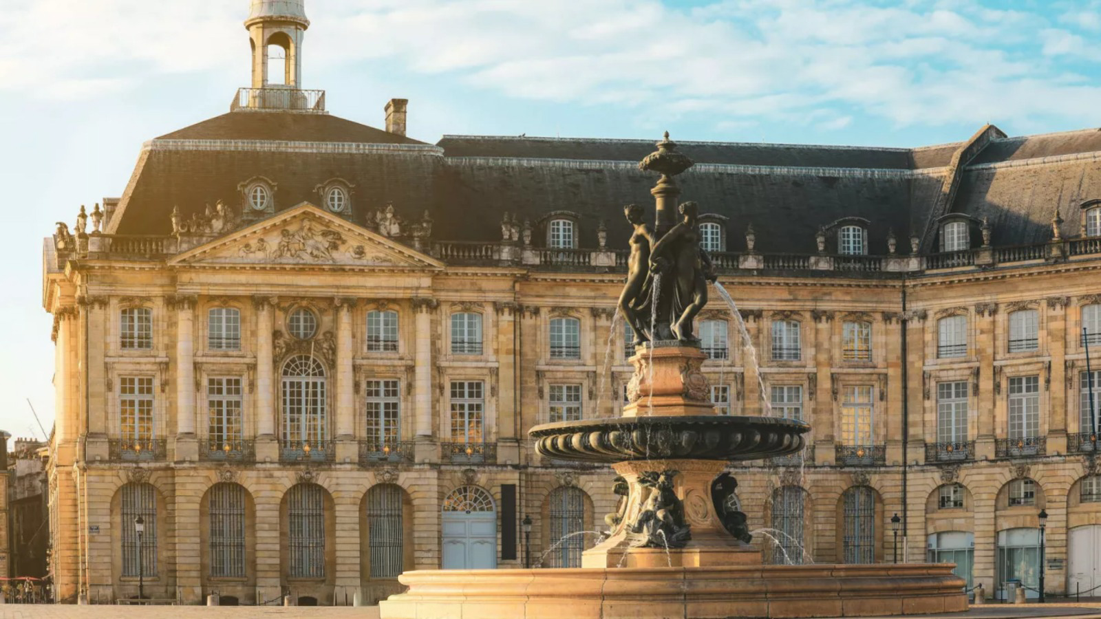 Vue sur la fontaine de la place de la Bourse